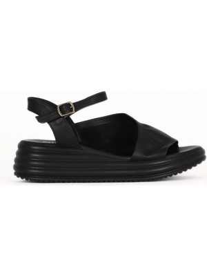 Bueno Shoes Siyah Deri Kadın Dolgu Topuklu Sandalet 01WA2402 01WA2402
