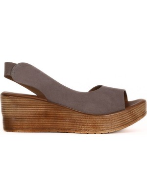 Bueno Shoes Gri Koyu Alf Süet Kadın Dolgu Topuklu Sandalet 01WA4702 01WA4702