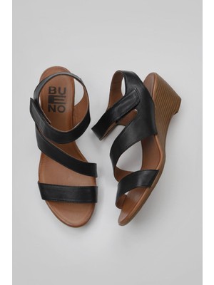 Bueno Shoes Siyah Deri Kadın Dolgu Topuklu Sandalet 01WN3720 01WN3720