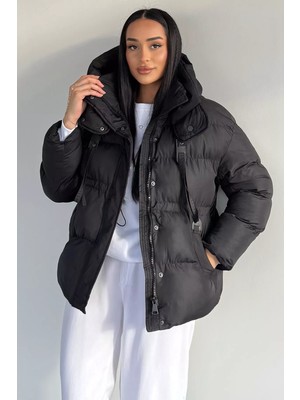 Gülseli Kadın Kapüşonlu Fermuarlı ve Çıtçıtlı Şişme Mont P-00018678