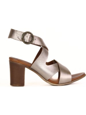 Bueno Shoes Gri Parlak Deri Kadın Topuklu Sandalet 01WS2700 01WS2700