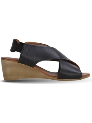 Bueno Shoes Siyah Deri Kadın Dolgu Topuklu Sandalet 01WE4004 01WE4004
