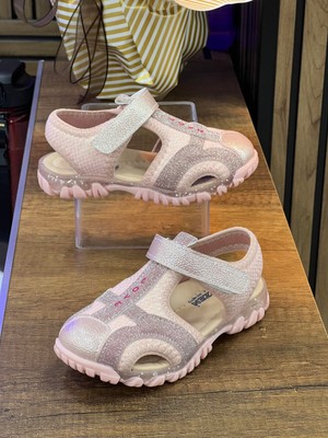 Homiro Çocuk Sandalet Pembe Simli Detaylı Esnek Malzeme ile Konforlu Yazlık Seçenek