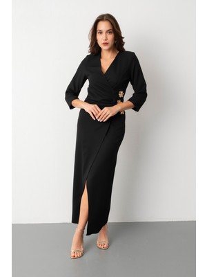 Lafaba Kadın Siyah Kruvaze Yaka Aksesuar Detay Midi Elbise