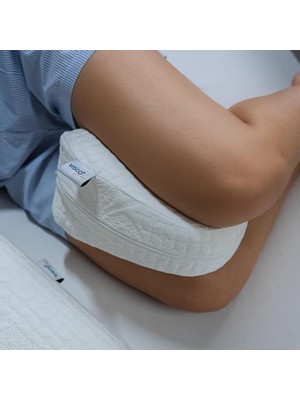 Lidyahan Store Arası Visco Yastık V Şeklinde Viskon Kılıflı Ortopedik Yastık 25X23X14 cm