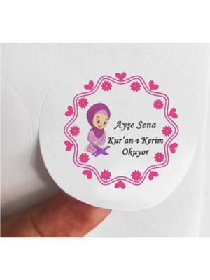 TM Tasarım Mağazası 24 Adet 4 cm Kişiye Özel Pembe Kız Çocuklu Kuran Okuyor Baskılı Mat Etiket Sticker