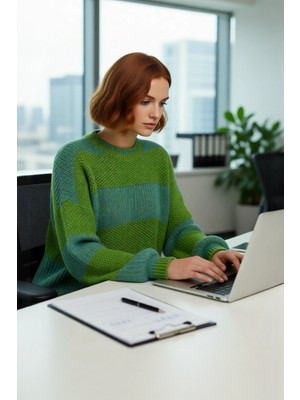 FRM Kadın Basic Siluet Uzun Kollu Oversize Kesim Renk Bloklu Pike Dokuma Triko Kazak Kış Kombinlerinin