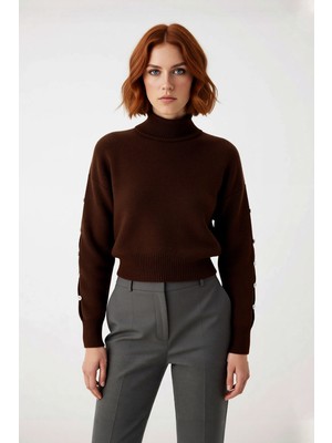 Ersefa Kadın Dik Yaka Triko Kazak Düşük Kollu Düğme Detaylı Modern Regular Kalıp Kış Için Ideal Seçim