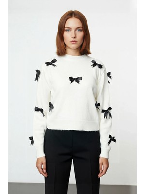 Ersefa Kadınlara Yönelik Konforlu Regular Kalıp Bisiklet Yaka Triko Kurdele Fiyonklu Uzun Kollu Kazak