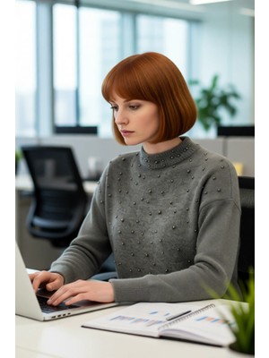 FRM Kadın Düz Desen Metal Inci Detaylı Uzun Kollu Regular Kesim Triko Kazak Günlük Şıklığınızı Tamamlar