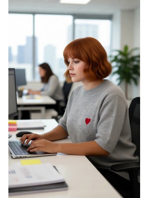 FRM Kadın Günlük Bisiklet Yaka Kiraz Nakışlı Regular Kesim Düşük Kol Triko Kazak Ilkbahar Sonbahar