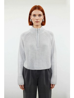 Ersefa Kadın Regular Kalıp Selanik Örgü Fermuarlı Dik Yaka Crop Triko Kazak Soğuk Havaların Şık Seçimi