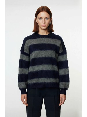 Ersefa Kadın Geniş Kalıp Çizgili Triko Kazak Rahat Bisiklet Yaka Tasarımı Kış Günleri Için Konforlu Seçim