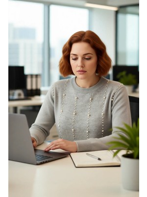 FRM Kadın Inci Detaylı Regular Kalıp Bisiklet Yaka Triko Kazak Günlük Kombinleriniz Için Ideal Tercih