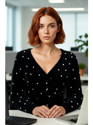 FRM Kadın V Yaka Siyah Tüylü Işlemeli Inci Detaylı Kruvaze Kesim Super Crop Triko Kazak Kış Şıklığı