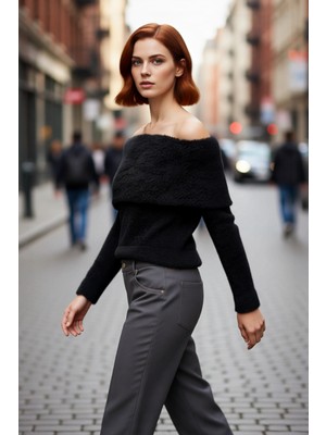 PayBuy Kadın Ekru Regular Kalıp Carmen Yaka Tüylü Sakal Iplikli Crop Triko Kazak Kış Sezonu Şıklığı