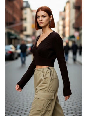 PayBuy Kadın Antrasit Fitilli Kruvaze Triko Kazak Crop Kesimi ile Kış Günlerine Özel Şık Rahat Kombinler