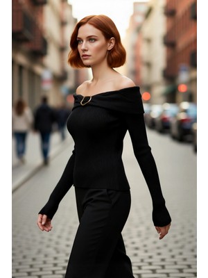 PayBuy Kadın Kahverengi Fitted Carmen Yaka Aksesuar Detaylı Ince Triko Kazak Şık ve Konforlu Tasarım