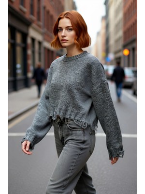 PayBuy Kadın Oversize Triko Crop Kazak Düşük Kollu Akıtma Detaylı Yumuşak Dokusuyla Modern Şıklık Sunar