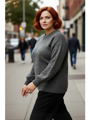 PayBuy Kadın Regular Kalıp Taş Detaylı Polo Yaka Triko Kazak Düşük Kol Tasarımıyla Kış Şıklığı Sunar