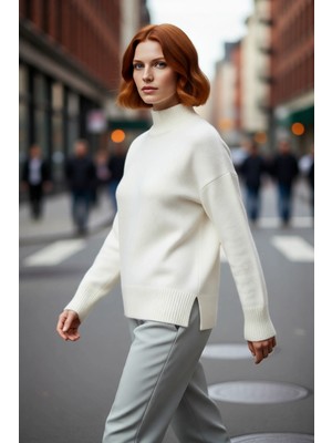 PayBuy Kadın Oversize Dik Yaka Triko Kazak Ekru Rengiyle Kış Kombinlerine Şıklık Katan Yünlü Seçenek