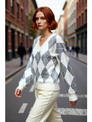 PayBuy Kadın Ekru Gri Oversize V Yaka Baklava Desen Düşük Kol Kalın Triko Kazak Kışlık Kombinlerinize