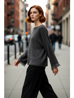 PayBuy Kadın Kayık Yaka Düşük Kol Dantel Detaylı Triko Kazak Soğuk Havalar Için Şık ve Rahat Seçenek