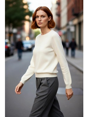 PayBuy Kadın Ekru Bisiklet Yaka Taş Detaylı Kalp Motifli Regular Kalıp Triko Kazak Kış Şıklığı Sunar