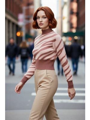 PayBuy Kadın Zebra Desenli Dik Yaka Regular Kalıp Crop Triko Kazak Soğuk Günlerin Şık Seçimi Kaliteli