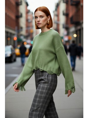 PayBuy Kadın Oversize Triko Crop Kazak Düşük Kollu Akıtma Detaylı Yumuşak Dokusuyla Modern Şıklık Sunar