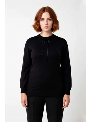 Ersefa Kadın Siyah Dantel Yakalı Kurdele Detaylı Akrilik Triko Kazak Regular Kalıp Uzun Kollu Modern Şıklık