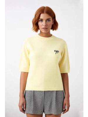 Ersefa Kadın Orta Kalınlıkta Rahat Kesim Triko Kazak Kiraz Nakışlı Truvakar Kol Detaylı Şık Tasarım