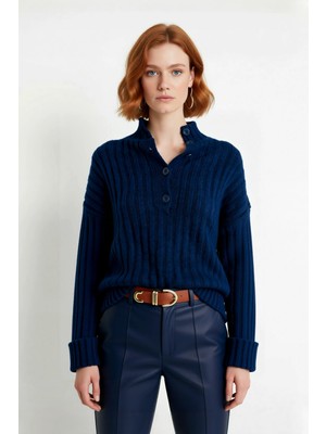 Ersefa Kadın Dik Yaka Oversize Kalıp Düz Renk Düşük Kol Triko Kazak Soğuk Havalarda Konforlu ve Modern