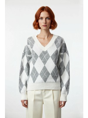 Ersefa Kadın Oversize Baklava Desen V Yaka Düşük Kol Triko Kazak Soğuk Günlerde Sıcak ve Şık Stil