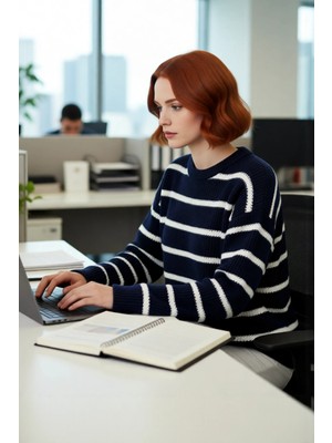 FRM Kadın Çizgili Oversize Triko Kazak Bisiklet Yaka Tasarımı ile Uzun Kollu Kış Günlerinin Yıldızı