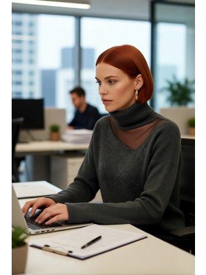 FRM Kadın Şık Regular Kesim Akrilik Triko Kazak Choker Yaka Tül Detayıyla Gündüzden Geceye Zarafet