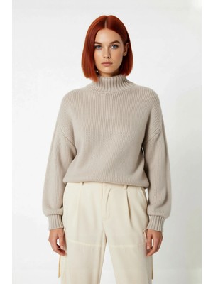 Ersefa Kadın Oversize Dik Yaka Triko Kazak Soğuk Günlerde Konforlu ve Rahat Bir Görünüm Sunar Kaliteli