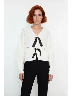 Ersefa Kadın Crop Boy Saç Örgü Desenli V Yaka Düşük Kol Regular Kalıp Triko Kazak Şık Fiyonk Detaylı