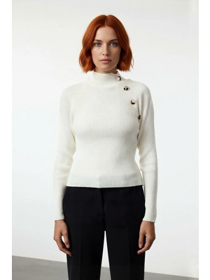 Ersefa Kadın Şık Akrilik Fitted Kesim Dik Yaka Düz Desen Uzun Kol Triko Kazak Ofis ve Günlük Kullanım