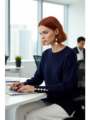 FRM Kadın Basic Relaxed Kesim Uzun Kol Bisiklet Yaka Inci Detaylı Triko Kazak Modern Rahatlık Kaliteli