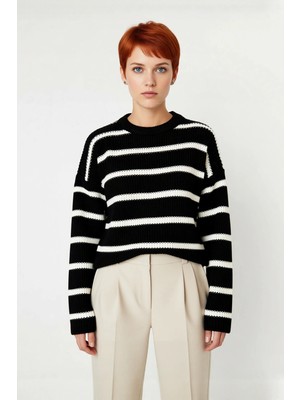 Ersefa Kadınlara Özel Oversize Çizgili Triko Kazak Bisiklet Yaka Uzun Kollu Kış Stiline Modern Dokunuş