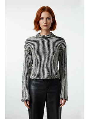 Ersefa Kadın Uzun Kol Dik Yaka Çizgili Crop Triko Kazak Sonbahar Kış Için Rahat Şık Giyim Kaliteli