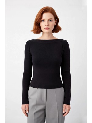 Ersefa Kadın Modern Siyah Fitted Kayık Yaka Triko Kazak Konforlu Yapısıyla Her Kombine Uyum Sağlar Çok