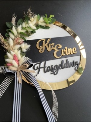 Akar Lazer Kız Evine Hoşgeldiniz Kapı Süsü