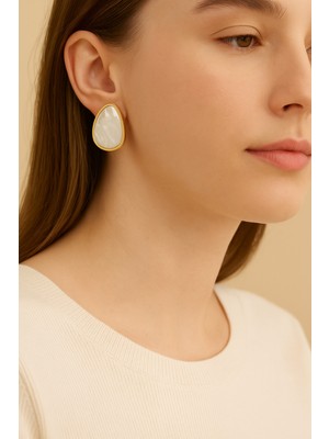 Pirlento Pastel Tonlu Sedefli Oval Taşlı Kadın Çelik Küpe – Zarif, Işıltılı ve Dayanıklı Tasarım