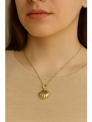 Pirlento Kapaklı Içerisinde Inci Saklı Istiridye Çelik Kolye – Zarafetin ve Doğallığın Eşsiz Buluşması