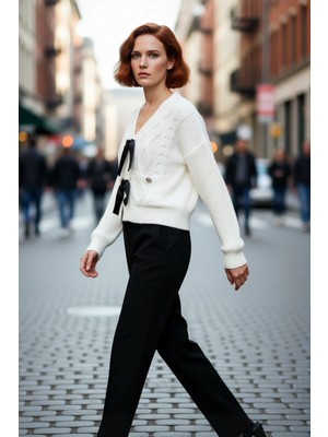 PayBuy Kadın Regular Kalıp V Yaka Saç Örgü Desenli Düşük Kol Crop Triko Kazak Kurdele Fiyonk Detaylı