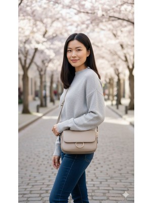 Kadın Metal Halka Aksesuarlı Omuz Çantası