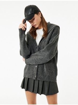 Koton Rahat Kalıp Düğmeli Uzun Kollu Geniş V Yaka Triko Hırka