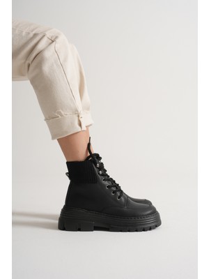 Tonny Black Kadın Siyah Kalın Eva Taban Boğazı Lastikli Bağcıklı Bot